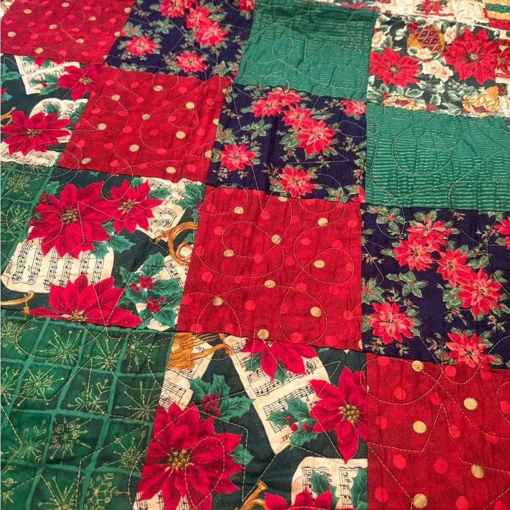 Holiday Patchwork Quilt  Blanket with Red and Green Floral Design